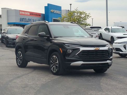 Used 2025 Chevrolet TrailBlazer LT image 3