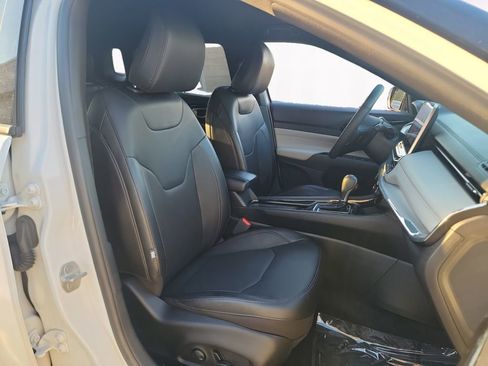 Used 2024 Jeep Compass Limited w/ Elite Group AWD/4WD image 15