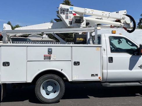 Used 2016 Ford F550 4x4 Regular Cab Super Duty image 4