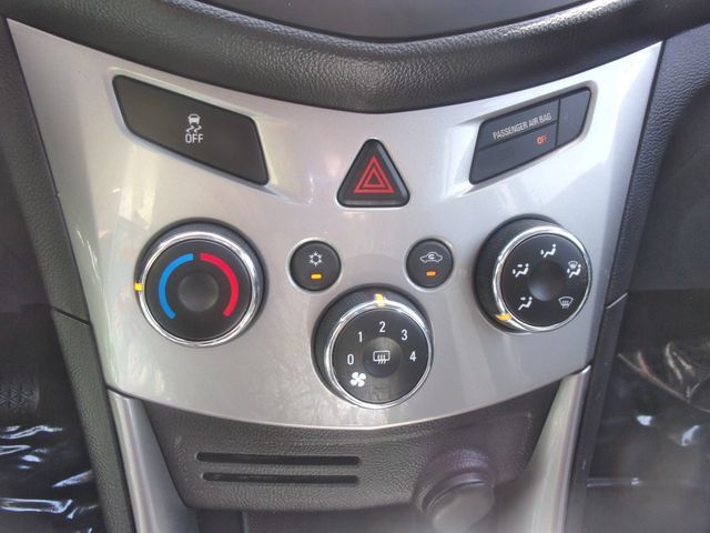 Used 2016 Chevrolet Trax LT w/ LT Sun and Sound Package AWD/4WD image 17