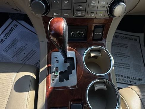 Used 2012 Toyota Highlander Limited w/ Tow Pkg FWD image 20