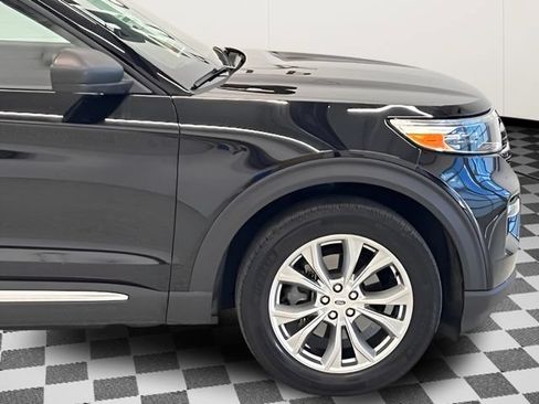 Used 2023 Ford Explorer XLT w/ Equipment Group 202A AWD/4WD image 8