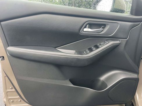 Used 2025 Nissan Rogue SV FWD image 16