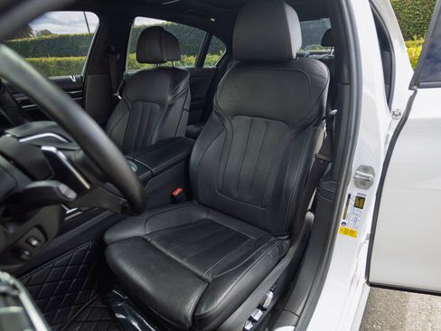 Used 2018 BMW 740i RWD image 17