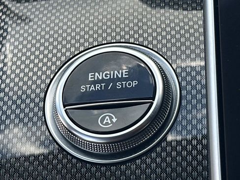 Used 2024 Mercedes-Benz C 300 4MATIC Sedan image 22
