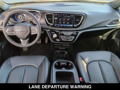 Used 2026 Chrysler Voyager LX FWD image 11