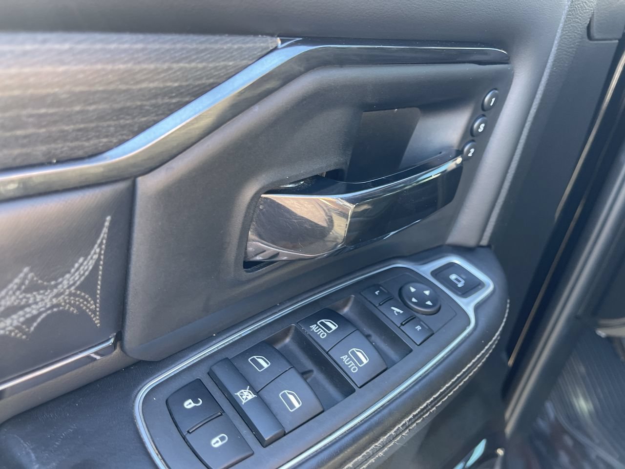 Used 2022 RAM 3500 Limited AWD/4WD image 24