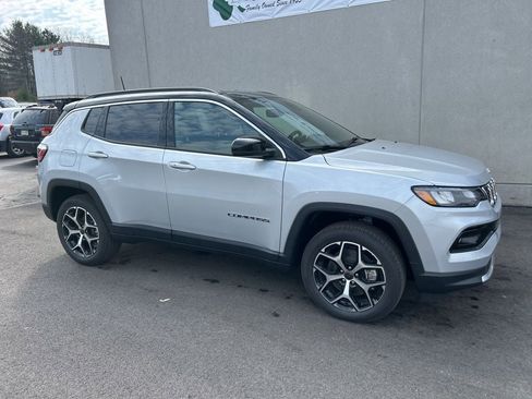 New 2026 Jeep Compass Limited AWD/4WD image 3