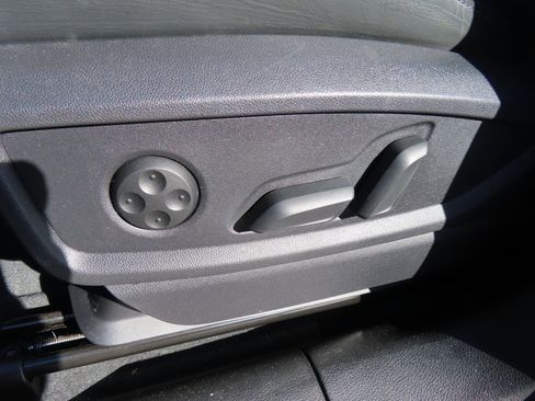 Used 2023 Audi SQ5 Premium w/ Convenience Package image 32