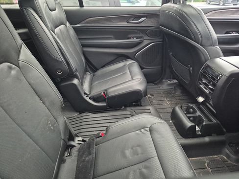 Used 2023 Jeep Grand Cherokee L Overland AWD/4WD image 16