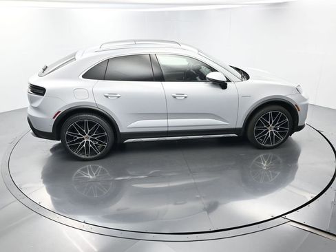 Certified 2024 Porsche Macan 4 Electric image 38