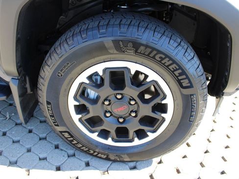 Used 2025 Toyota 4Runner TRD Off-Road Premium AWD/4WD image 15