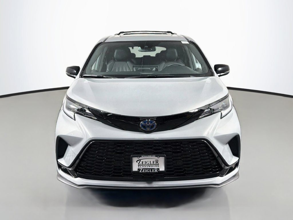 Used 2025 Toyota Sienna XSE w/ XSE Premium Package AWD/4WD image 2