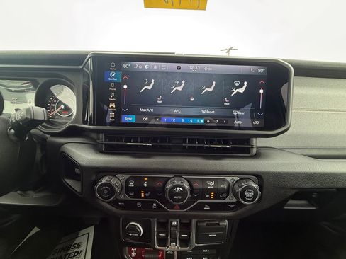 Used 2024 Jeep Wrangler Willys image 22