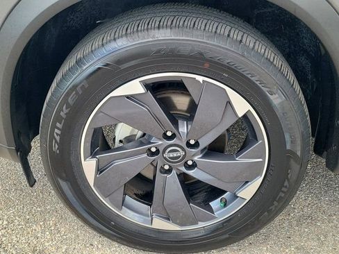 Certified 2025 Nissan Rogue SV FWD image 12