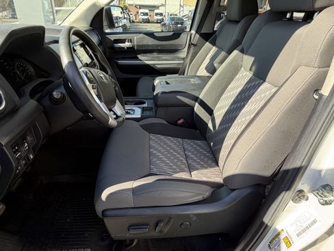 Used 2021 Toyota Tundra 4x4 CrewMax image 16