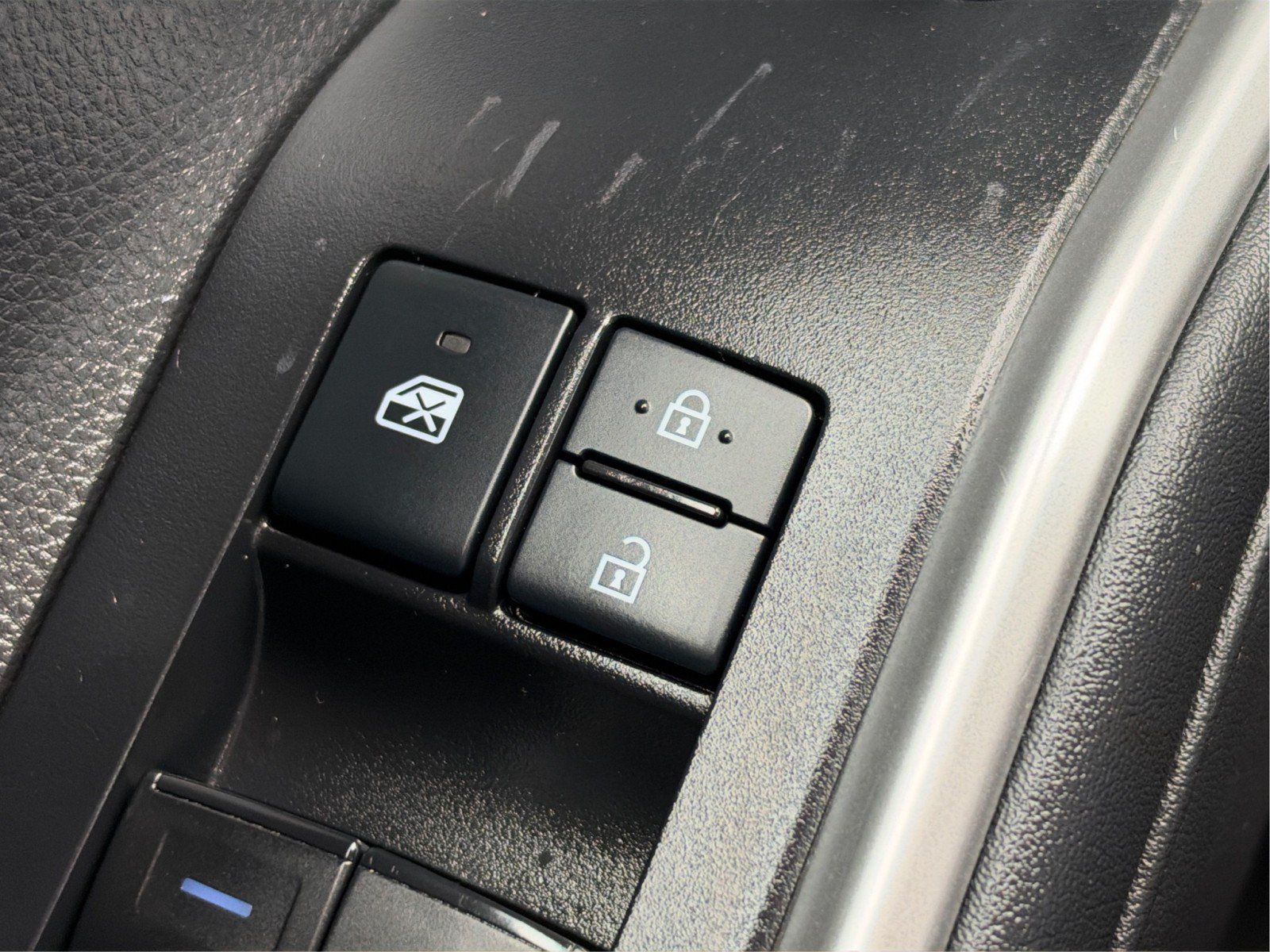 Used 2021 Toyota Highlander XLE AWD/4WD image 47