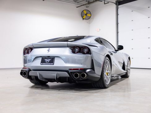 Used 2019 Ferrari 812 Superfast RWD image 4