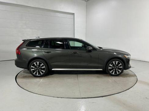 Used 2020 Volvo V60 T5 Cross Country AWD/4WD image 38