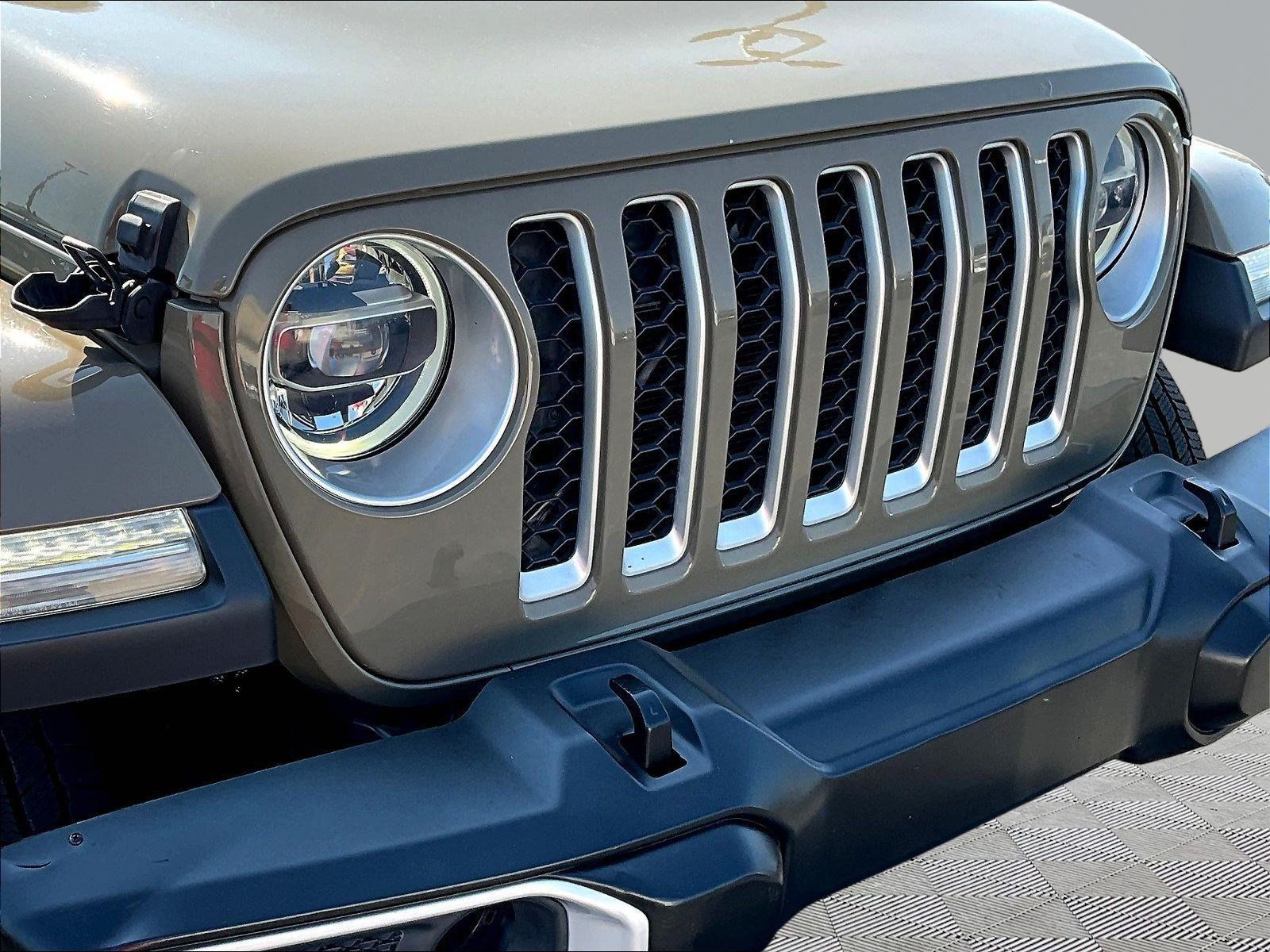Used 2020 Jeep Gladiator Overland AWD/4WD image 33