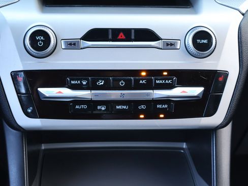 Used 2022 Ford Explorer XLT w/ Equipment Group 202A image 20