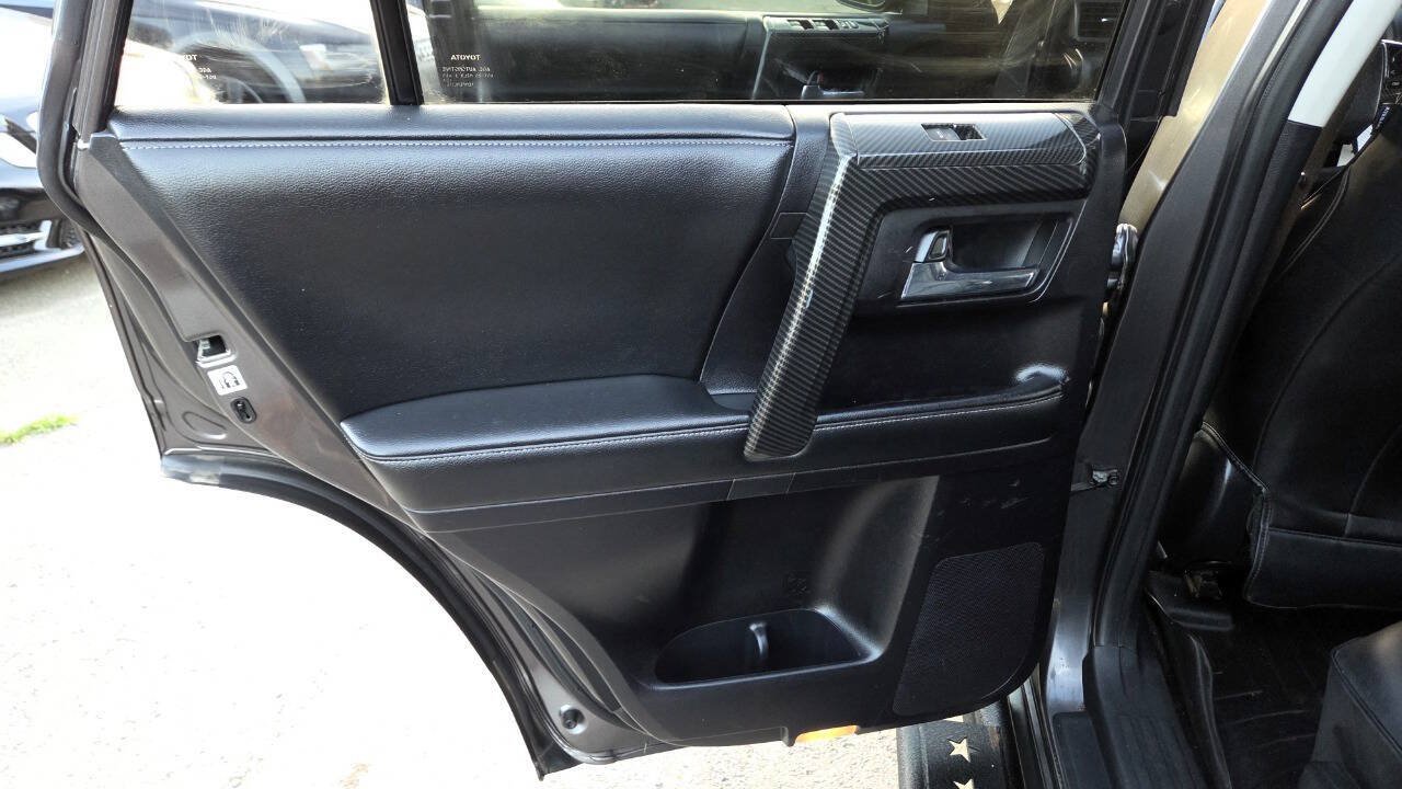 Used 2014 Toyota 4Runner SR5 AWD/4WD image 40