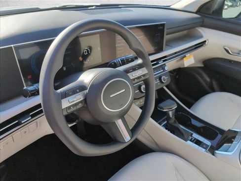 New 2026 Hyundai Tucson SE image 3