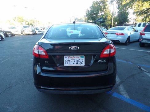 Used 2013 Ford Fiesta SE FWD image 9