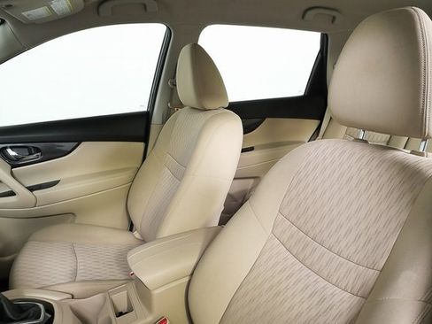 Used 2017 Nissan Rogue S image 5