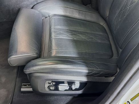 Used 2022 BMW X6 xDrive40i w/ Executive Package image 22