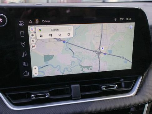 Used 2025 Chevrolet Equinox LT FWD image 3