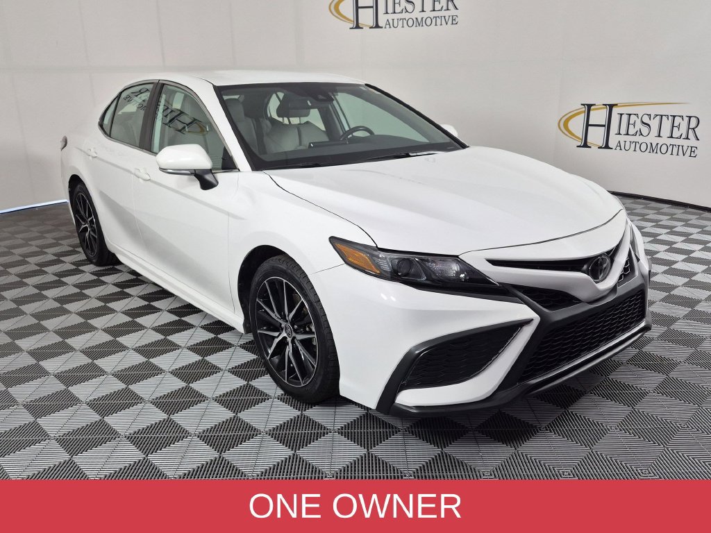 Used 2024 Toyota Camry SE FWD image 2