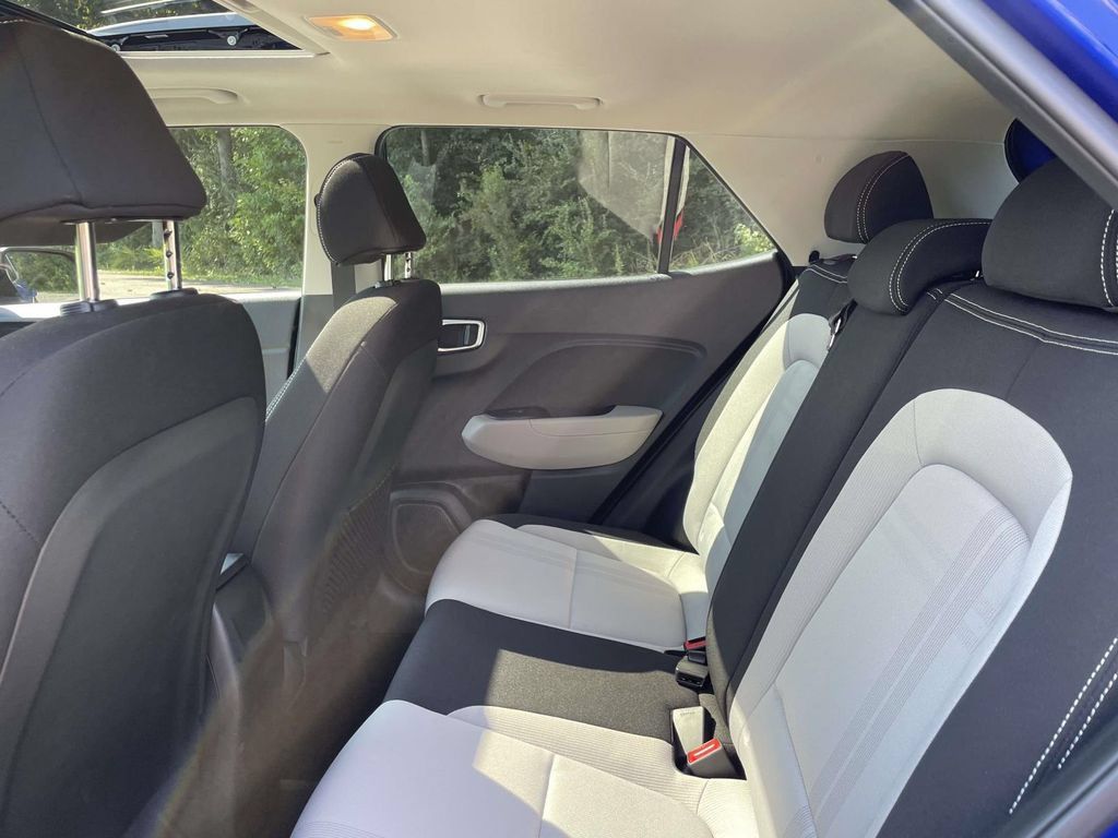 Certified 2023 Hyundai Venue SEL FWD image 10