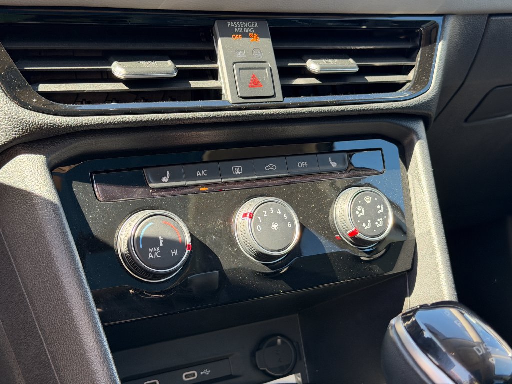 Certified 2023 Volkswagen Taos SE FWD image 19