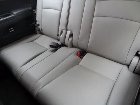 Used 2017 Honda Pilot Touring image 7