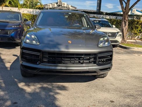 Used 2021 Porsche Cayenne Turbo image 2