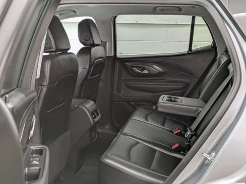 Used 2024 GMC Terrain SLT AWD/4WD image 13