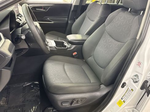 Used 2025 Toyota RAV4 XLE AWD/4WD image 14