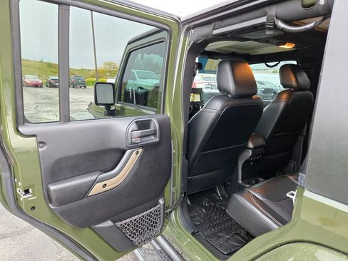 Used 2016 Jeep Wrangler Unlimited Sahara image 21