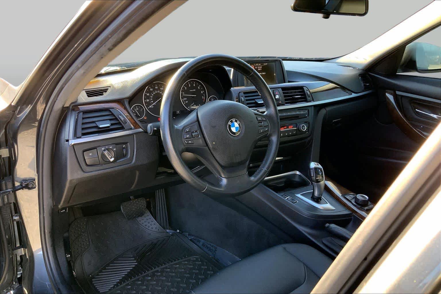 Used 2015 BMW 320i Sedan RWD image 18