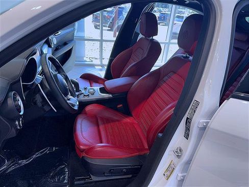 Used 2023 Alfa Romeo Stelvio Veloce AWD/4WD image 3