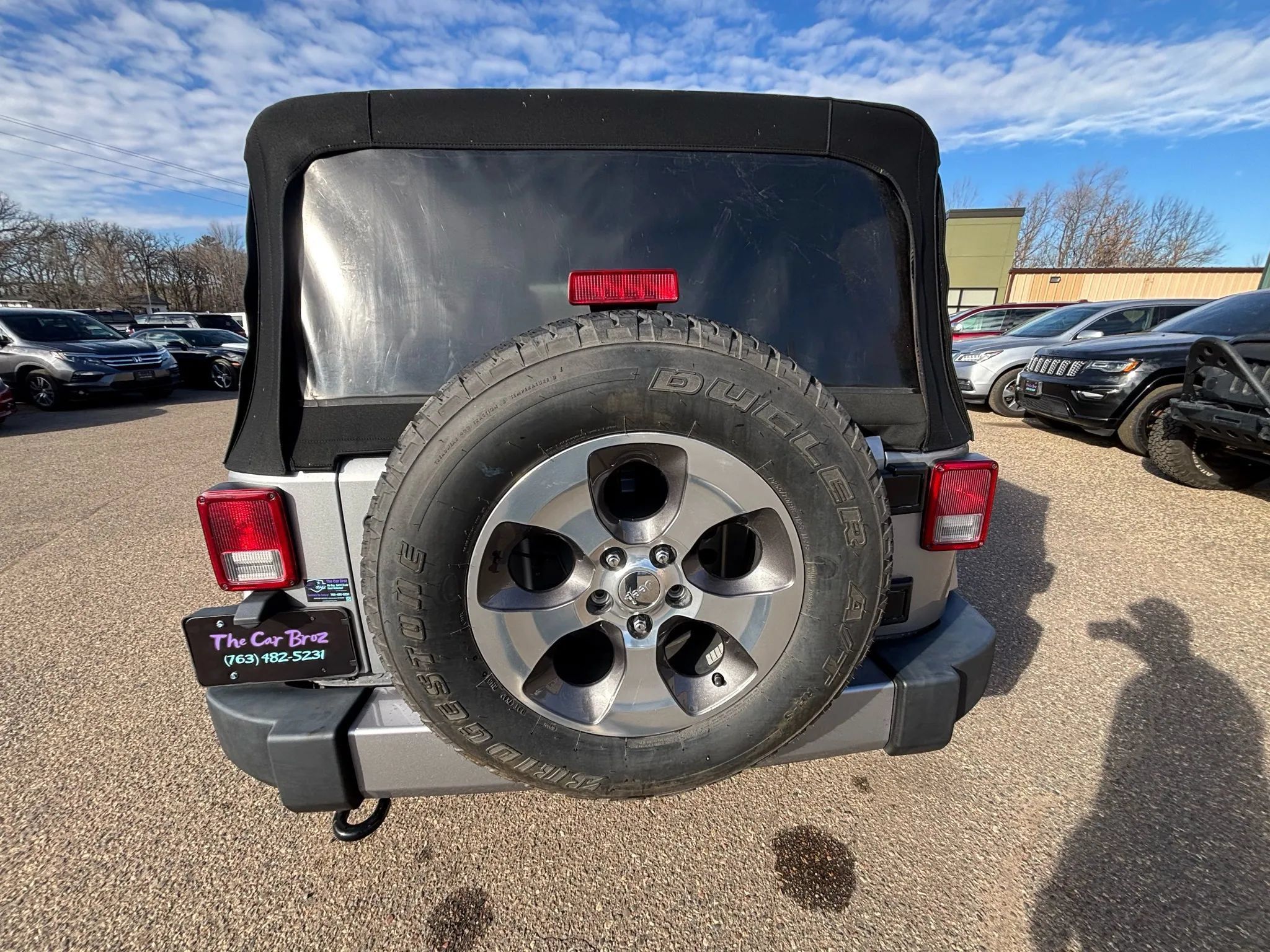 Used 2017 Jeep Wrangler Unlimited Sahara w/ Connectivity Group AWD/4WD image 28