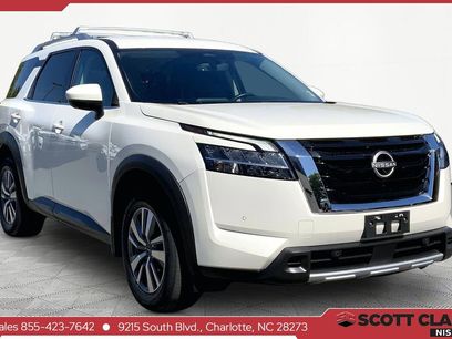 Used 2023 Nissan Pathfinder SL