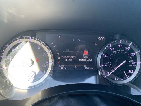 Used 2022 Toyota Highlander XLE AWD/4WD image 35