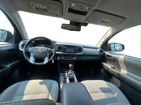 Used 2019 Toyota Tacoma SR5 AWD/4WD image 11