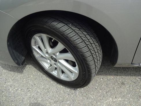 Used 2013 MAZDA MAZDA3 i Touring FWD image 29