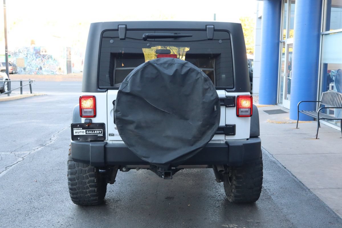 Used 2015 Jeep Wrangler Unlimited Rubicon w/ Connectivity Group AWD/4WD image 4