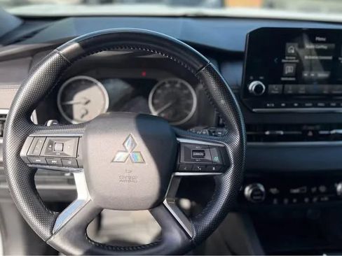 Used 2024 Mitsubishi Outlander FWD image 18