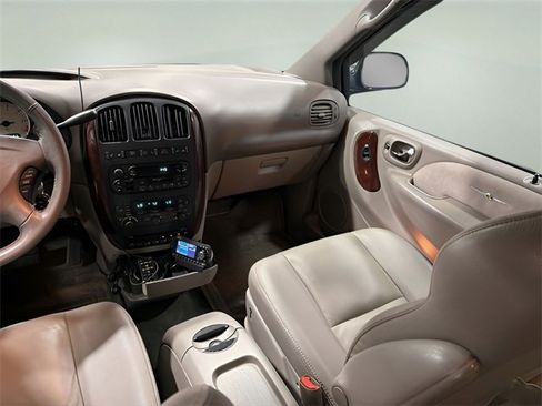 Used 2003 Chrysler Town & Country Limited image 24