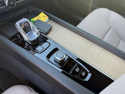 New 2027 Volvo XC60 B5 Plus AWD/4WD image 12